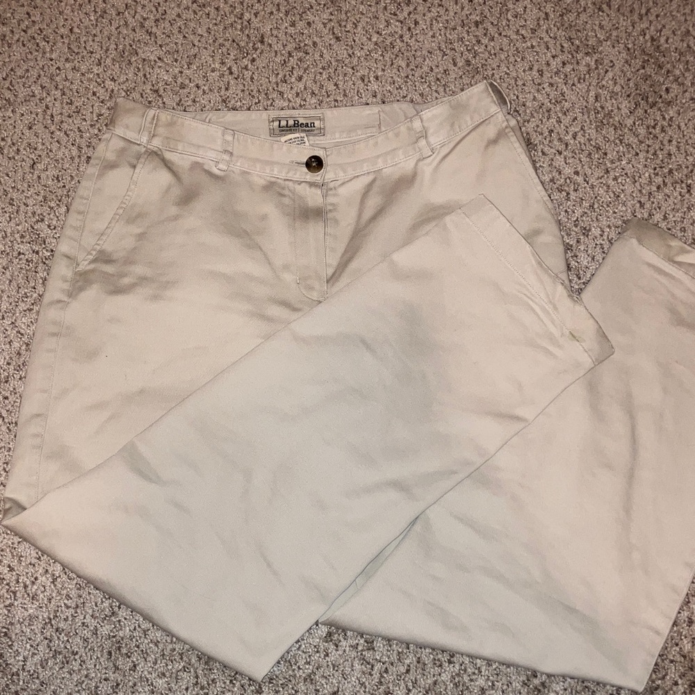L.L. Bean Women’s Favorite Fit Straight Leg Khakis Size 8 Regular